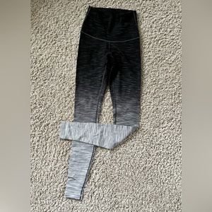 Like new Ombré Lululemon Wunder Under HR Sz 6 - Length 31”